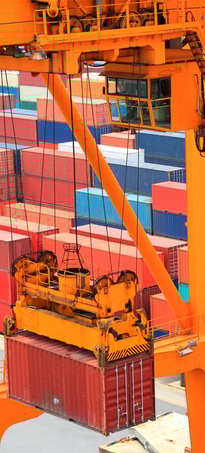 0operacion-de-contenedores-en-puerto 0operacion-de-contenedores-en-puerto